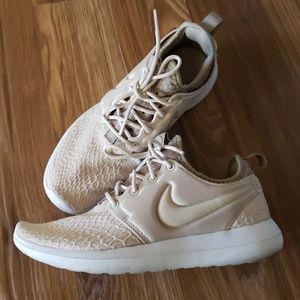 Rare like new Nike Roshe Two Oatmeal